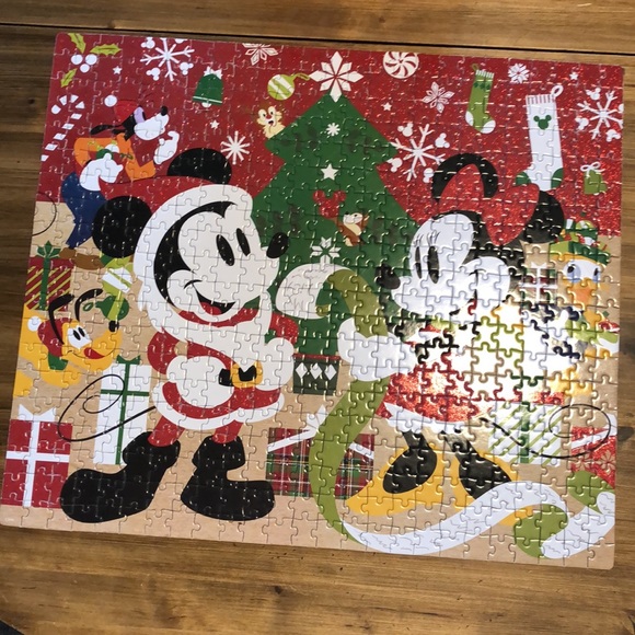 DISNEY STORE 500 piece puzzle Minnie Mickey Holiday Puzzle Glitter - Picture 2 of 3